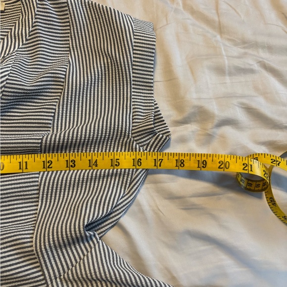 Peplum top
Women’s size Medium - Picture 9 of 10